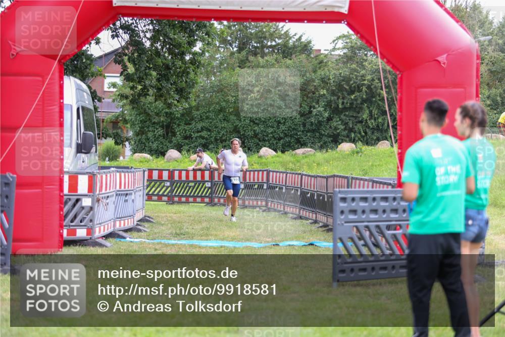 21.06.2026 - 29. Vierlanden-Triathlon Andreas Tolksdorf http://msf.ph/oto/9918581 21.06.2026 12:15:24 Ziel 822 meine-sportfotos.de