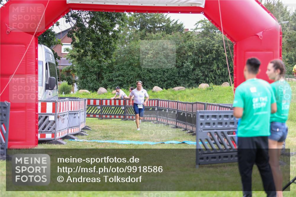 21.06.2026 - 29. Vierlanden-Triathlon Andreas Tolksdorf http://msf.ph/oto/9918586 21.06.2026 12:15:24 Ziel 822 meine-sportfotos.de