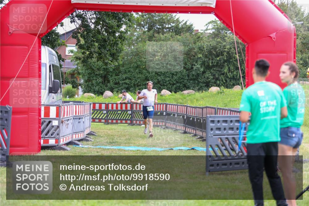 21.06.2026 - 29. Vierlanden-Triathlon Andreas Tolksdorf http://msf.ph/oto/9918590 21.06.2026 12:15:24 Ziel 822 meine-sportfotos.de