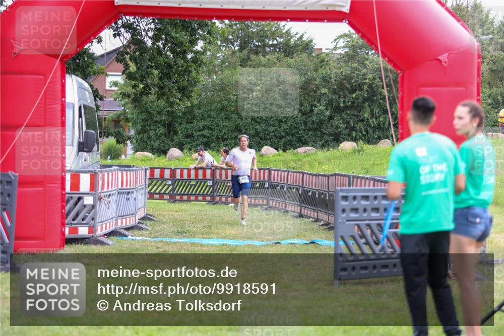 21.06.2026 - 29. Vierlanden-Triathlon Andreas Tolksdorf http://msf.ph/oto/9918591 21.06.2026 12:15:24 Ziel 822 meine-sportfotos.de