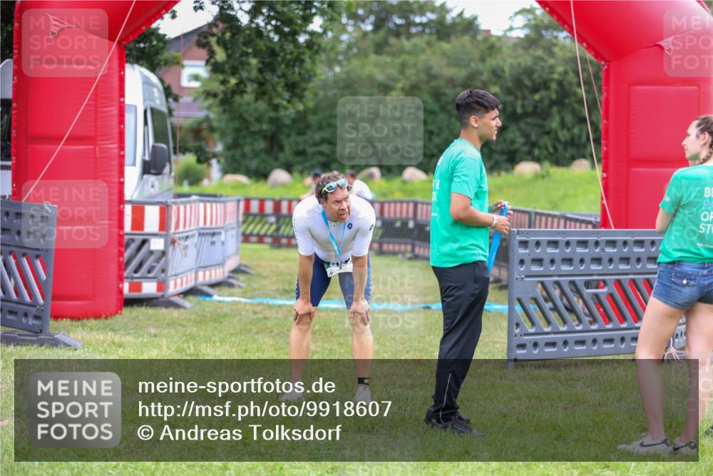 21.06.2026 - 29. Vierlanden-Triathlon Andreas Tolksdorf http://msf.ph/oto/9918607 21.06.2026 12:15:34 Ziel  meine-sportfotos.de