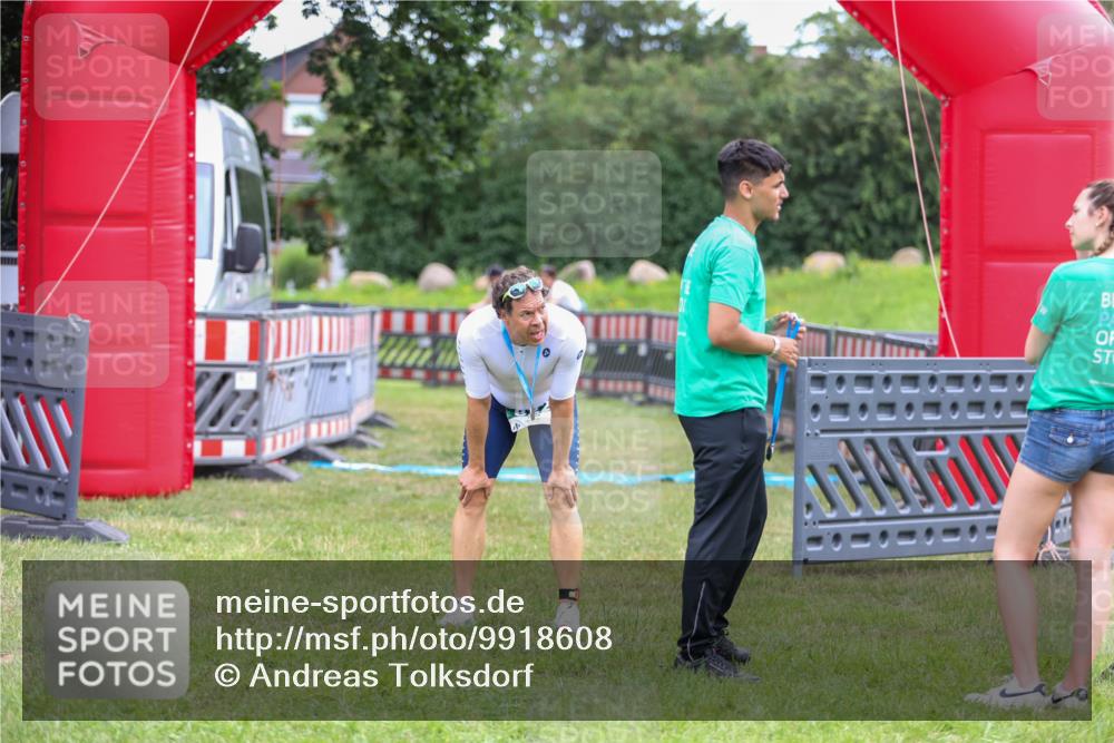 21.06.2026 - 29. Vierlanden-Triathlon Andreas Tolksdorf http://msf.ph/oto/9918608 21.06.2026 12:15:34 Ziel  meine-sportfotos.de