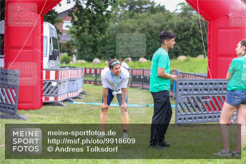 21.06.2026 - 29. Vierlanden-Triathlon Andreas Tolksdorf http://msf.ph/oto/9918609 21.06.2026 12:15:34 Ziel  meine-sportfotos.de
