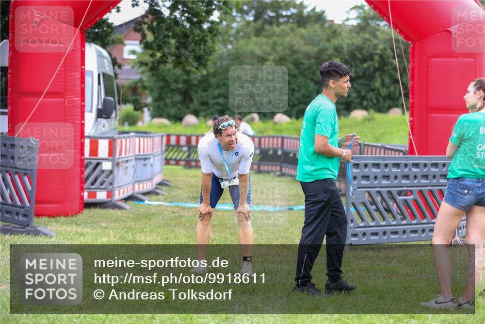 21.06.2026 - 29. Vierlanden-Triathlon Andreas Tolksdorf http://msf.ph/oto/9918611 21.06.2026 12:15:34 Ziel  meine-sportfotos.de
