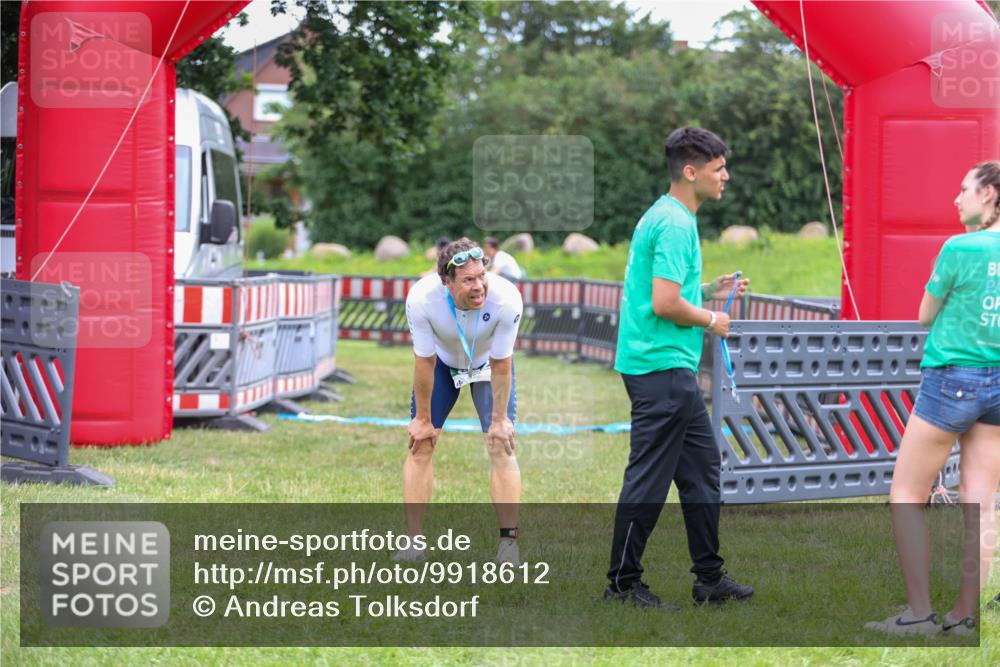 21.06.2026 - 29. Vierlanden-Triathlon Andreas Tolksdorf http://msf.ph/oto/9918612 21.06.2026 12:15:34 Ziel  meine-sportfotos.de