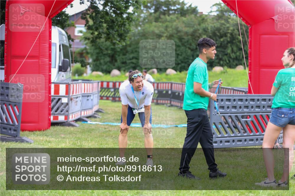 21.06.2026 - 29. Vierlanden-Triathlon Andreas Tolksdorf http://msf.ph/oto/9918613 21.06.2026 12:15:34 Ziel  meine-sportfotos.de