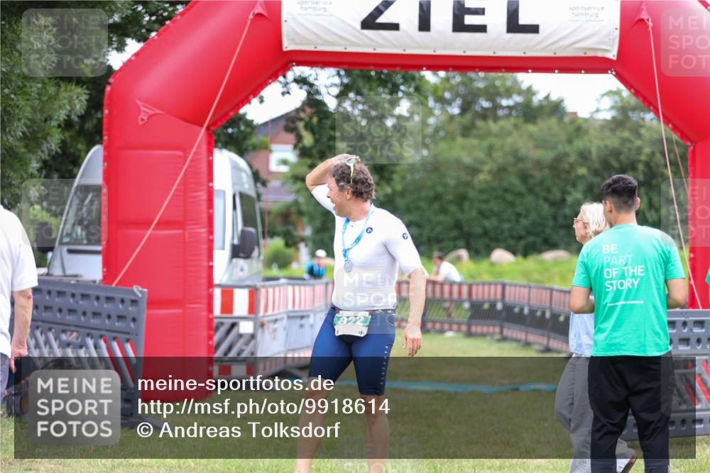 21.06.2026 - 29. Vierlanden-Triathlon Andreas Tolksdorf http://msf.ph/oto/9918614 21.06.2026 12:15:37 Ziel  meine-sportfotos.de