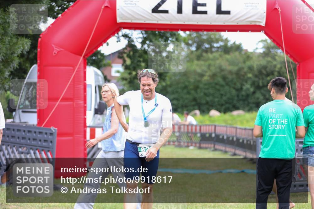 21.06.2026 - 29. Vierlanden-Triathlon Andreas Tolksdorf http://msf.ph/oto/9918617 21.06.2026 12:15:39 Ziel  meine-sportfotos.de