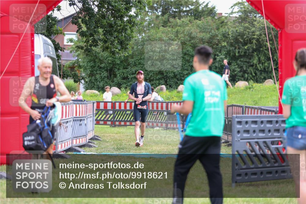 21.06.2026 - 29. Vierlanden-Triathlon Andreas Tolksdorf http://msf.ph/oto/9918621 21.06.2026 12:16:22 Ziel 111 meine-sportfotos.de