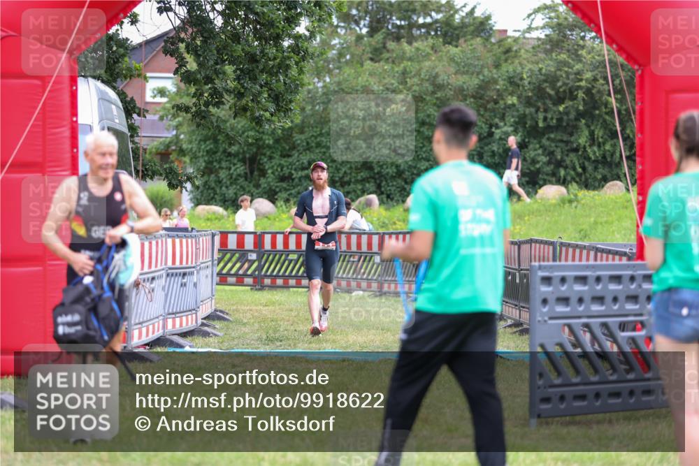 21.06.2026 - 29. Vierlanden-Triathlon Andreas Tolksdorf http://msf.ph/oto/9918622 21.06.2026 12:16:22 Ziel 111 meine-sportfotos.de