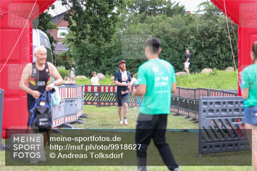 21.06.2026 - 29. Vierlanden-Triathlon Andreas Tolksdorf http://msf.ph/oto/9918627 21.06.2026 12:16:22 Ziel 111 meine-sportfotos.de