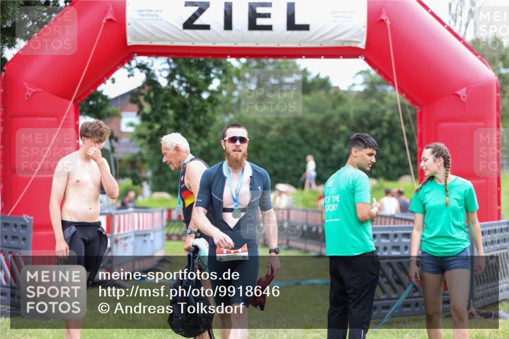 21.06.2026 - 29. Vierlanden-Triathlon Andreas Tolksdorf http://msf.ph/oto/9918646 21.06.2026 12:16:42 Ziel  meine-sportfotos.de