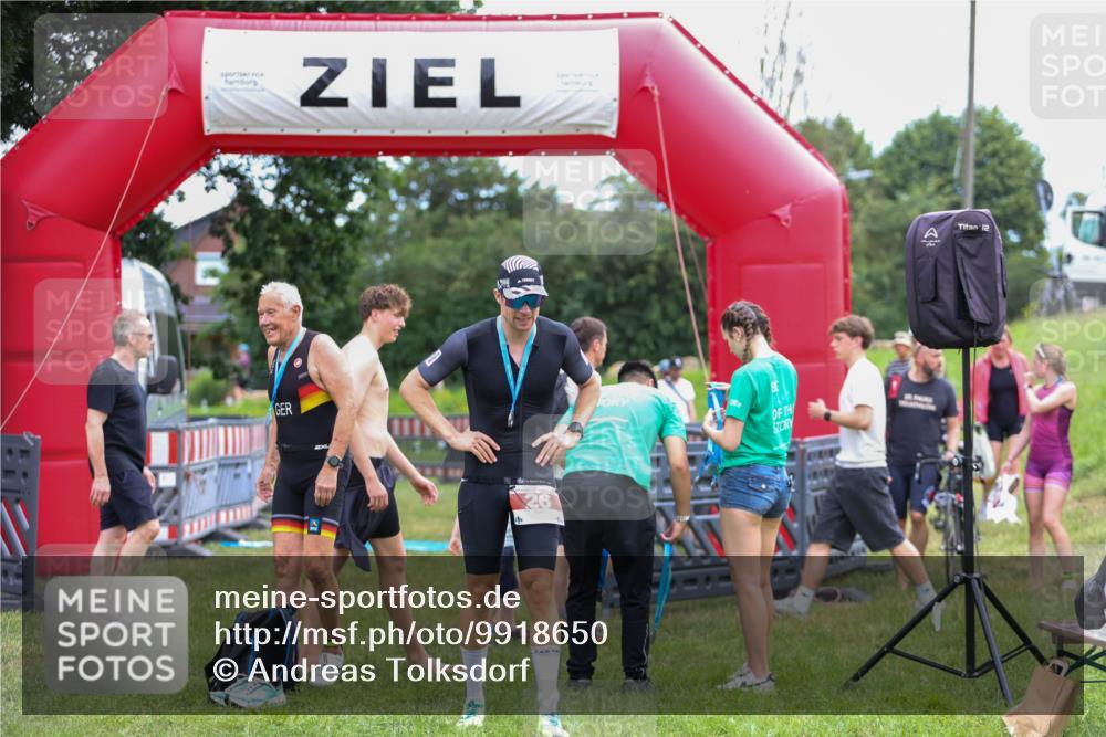 21.06.2026 - 29. Vierlanden-Triathlon Andreas Tolksdorf http://msf.ph/oto/9918650 21.06.2026 12:17:14 Ziel  meine-sportfotos.de