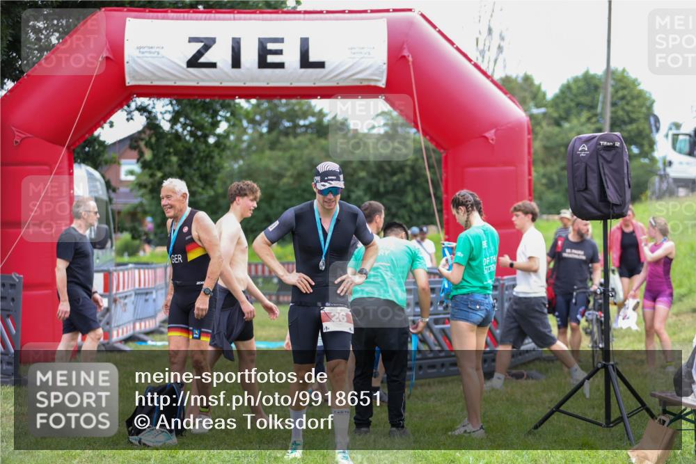 21.06.2026 - 29. Vierlanden-Triathlon Andreas Tolksdorf http://msf.ph/oto/9918651 21.06.2026 12:17:14 Ziel  meine-sportfotos.de