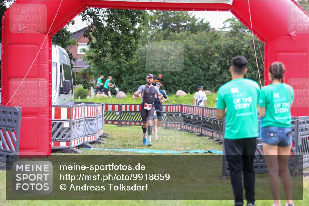 21.06.2026 - 29. Vierlanden-Triathlon Andreas Tolksdorf http://msf.ph/oto/9918659 21.06.2026 12:19:33 Ziel 9, 132 meine-sportfotos.de