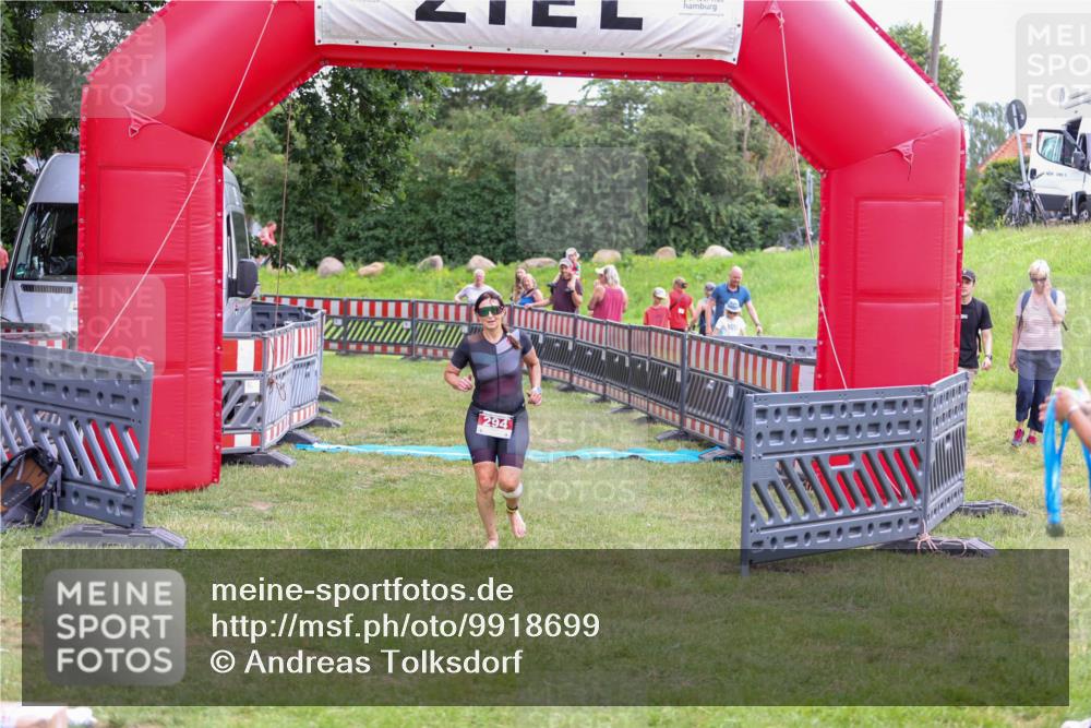 21.06.2026 - 29. Vierlanden-Triathlon Andreas Tolksdorf http://msf.ph/oto/9918699 21.06.2026 12:22:30 Ziel 294 meine-sportfotos.de