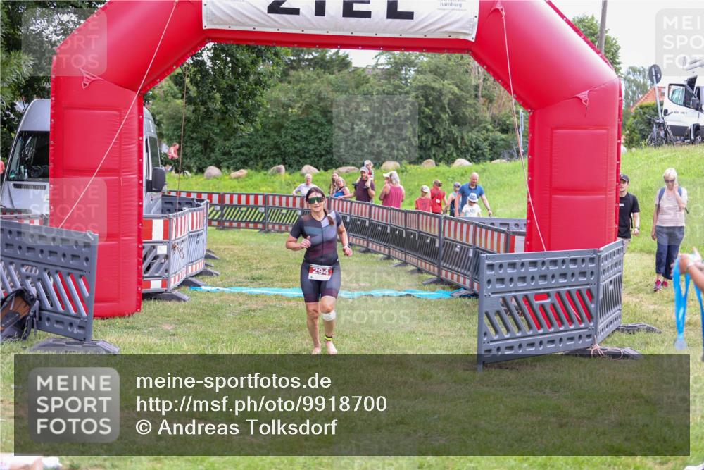 21.06.2026 - 29. Vierlanden-Triathlon Andreas Tolksdorf http://msf.ph/oto/9918700 21.06.2026 12:22:30 Ziel 294 meine-sportfotos.de