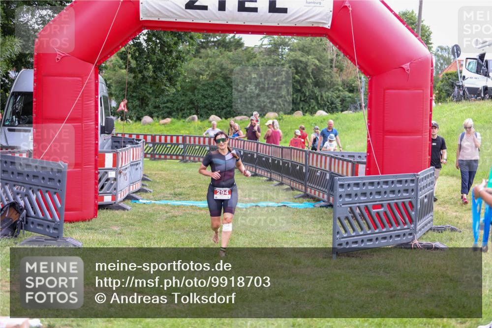 21.06.2026 - 29. Vierlanden-Triathlon Andreas Tolksdorf http://msf.ph/oto/9918703 21.06.2026 12:22:30 Ziel 294 meine-sportfotos.de