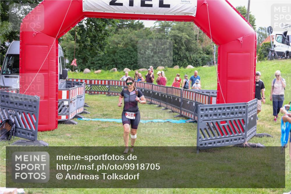 21.06.2026 - 29. Vierlanden-Triathlon Andreas Tolksdorf http://msf.ph/oto/9918705 21.06.2026 12:22:30 Ziel 294 meine-sportfotos.de