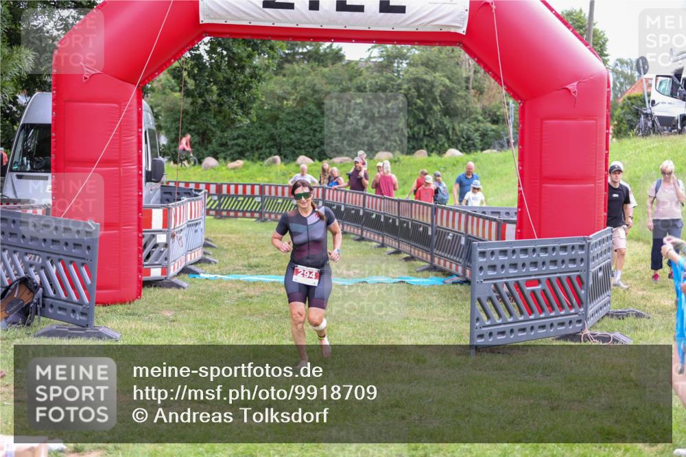21.06.2026 - 29. Vierlanden-Triathlon Andreas Tolksdorf http://msf.ph/oto/9918709 21.06.2026 12:22:30 Ziel 294 meine-sportfotos.de