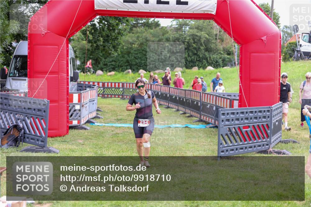 21.06.2026 - 29. Vierlanden-Triathlon Andreas Tolksdorf http://msf.ph/oto/9918710 21.06.2026 12:22:30 Ziel 294 meine-sportfotos.de