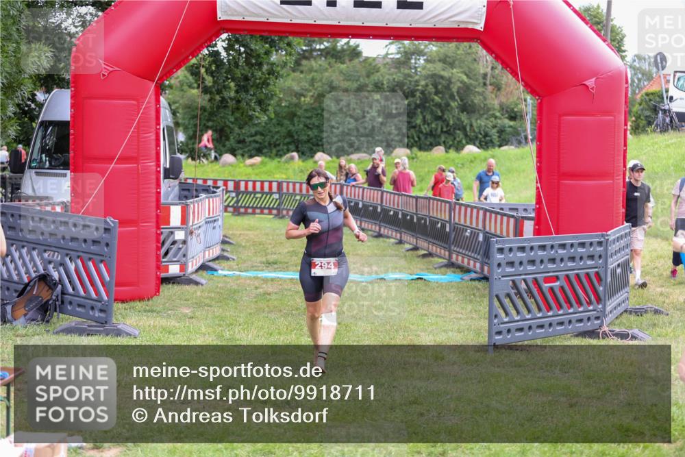 21.06.2026 - 29. Vierlanden-Triathlon Andreas Tolksdorf http://msf.ph/oto/9918711 21.06.2026 12:22:30 Ziel 294 meine-sportfotos.de