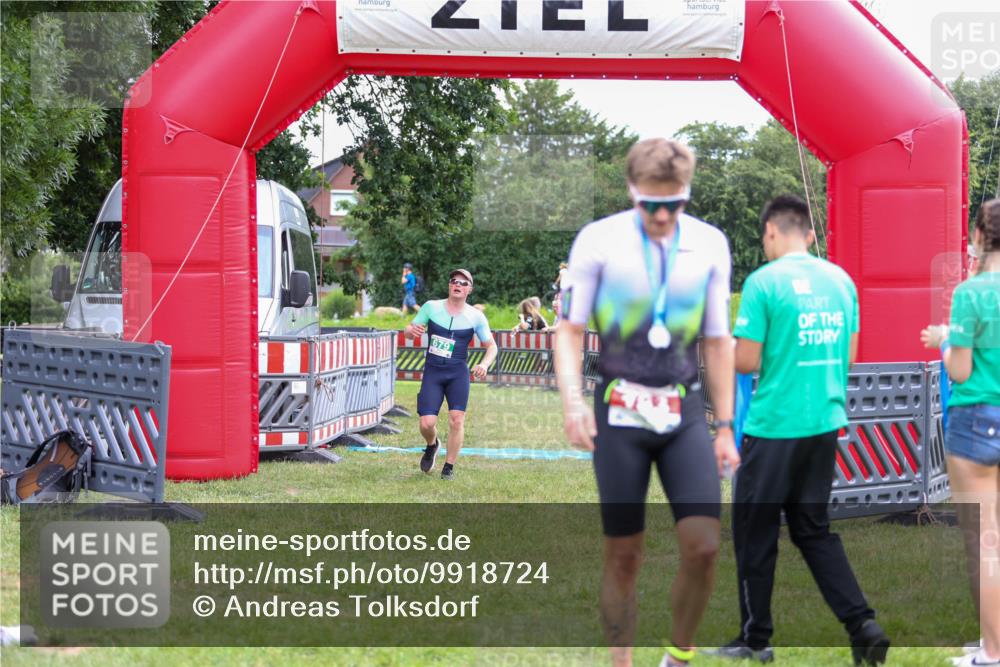 21.06.2026 - 29. Vierlanden-Triathlon Andreas Tolksdorf http://msf.ph/oto/9918724 21.06.2026 12:23:26 Ziel  meine-sportfotos.de