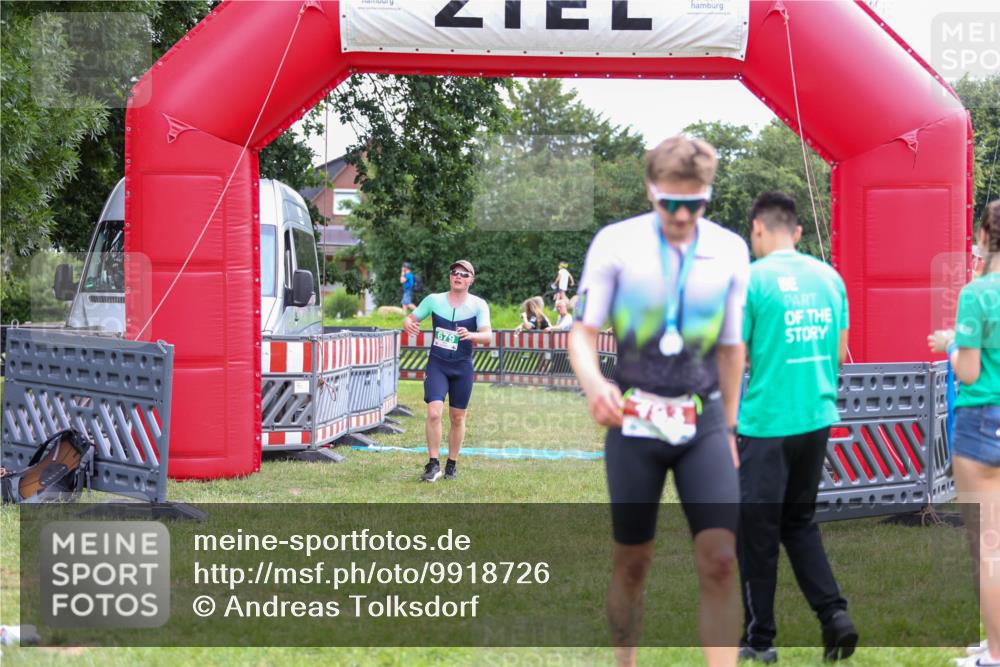 21.06.2026 - 29. Vierlanden-Triathlon Andreas Tolksdorf http://msf.ph/oto/9918726 21.06.2026 12:23:26 Ziel  meine-sportfotos.de