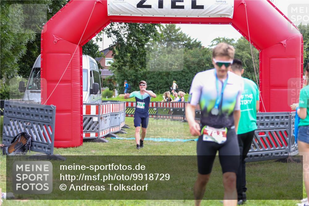 21.06.2026 - 29. Vierlanden-Triathlon Andreas Tolksdorf http://msf.ph/oto/9918729 21.06.2026 12:23:26 Ziel  meine-sportfotos.de