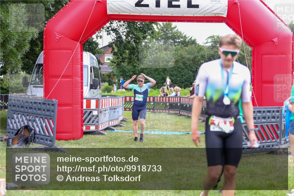 21.06.2026 - 29. Vierlanden-Triathlon Andreas Tolksdorf http://msf.ph/oto/9918733 21.06.2026 12:23:26 Ziel  meine-sportfotos.de