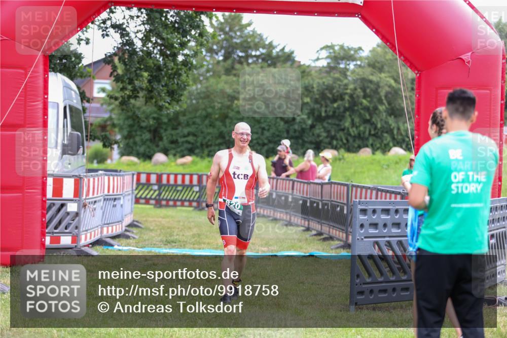 21.06.2026 - 29. Vierlanden-Triathlon Andreas Tolksdorf http://msf.ph/oto/9918758 21.06.2026 12:25:56 Ziel  meine-sportfotos.de
