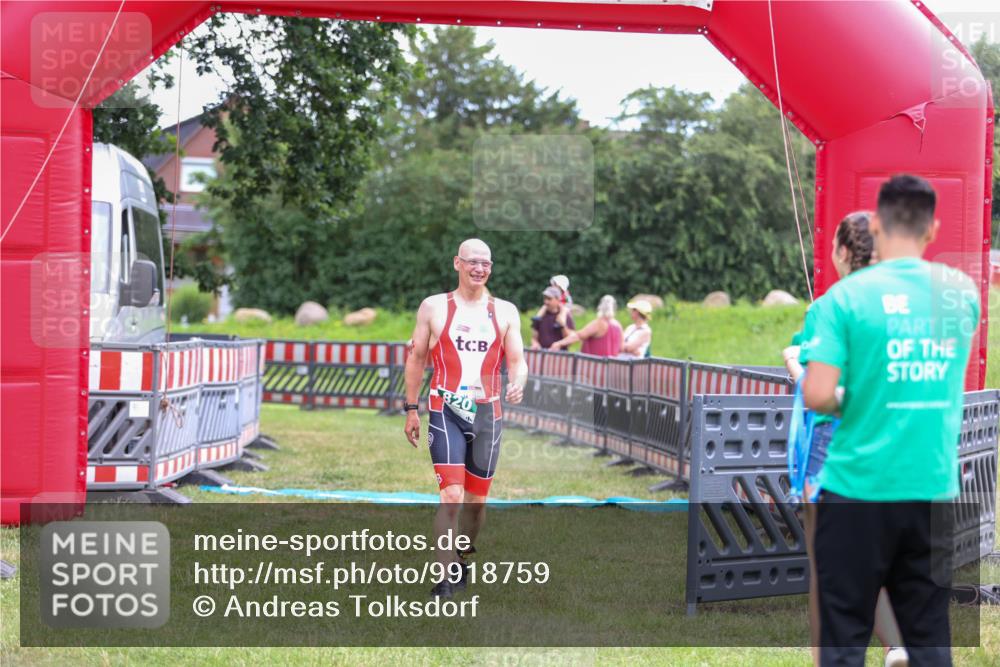 21.06.2026 - 29. Vierlanden-Triathlon Andreas Tolksdorf http://msf.ph/oto/9918759 21.06.2026 12:25:56 Ziel  meine-sportfotos.de
