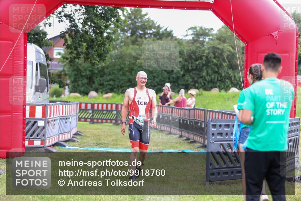 21.06.2026 - 29. Vierlanden-Triathlon Andreas Tolksdorf http://msf.ph/oto/9918760 21.06.2026 12:25:56 Ziel  meine-sportfotos.de