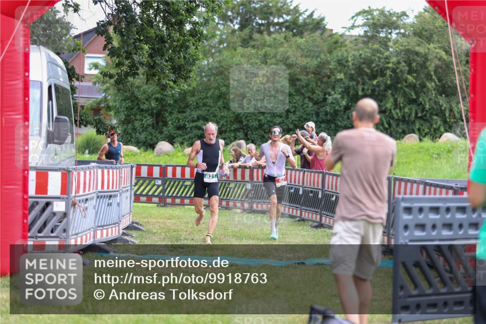 21.06.2026 - 29. Vierlanden-Triathlon Andreas Tolksdorf http://msf.ph/oto/9918763 21.06.2026 12:27:05 Ziel 62, 76, 821 meine-sportfotos.de