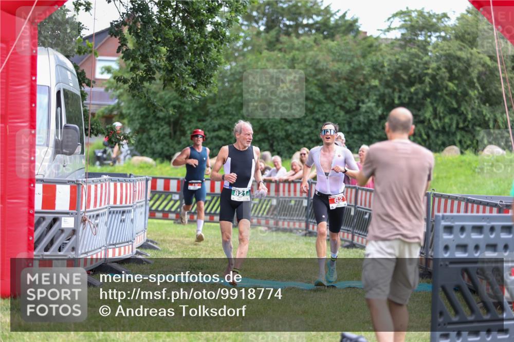 21.06.2026 - 29. Vierlanden-Triathlon Andreas Tolksdorf http://msf.ph/oto/9918774 21.06.2026 12:27:06 Ziel 45, 62, 76, 821 meine-sportfotos.de