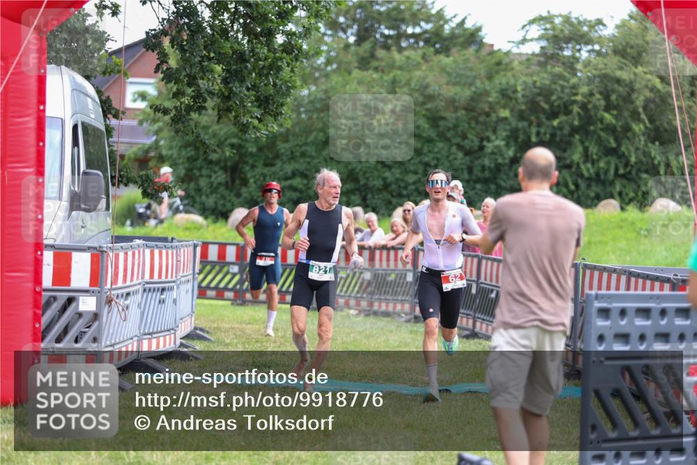 21.06.2026 - 29. Vierlanden-Triathlon Andreas Tolksdorf http://msf.ph/oto/9918776 21.06.2026 12:27:06 Ziel 45, 62, 76, 821 meine-sportfotos.de