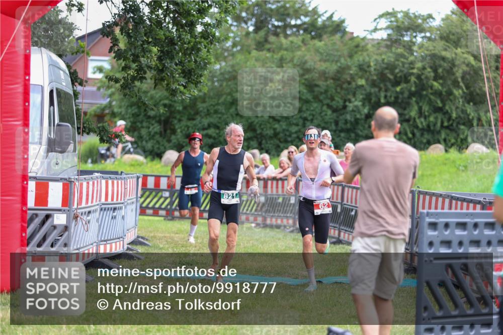 21.06.2026 - 29. Vierlanden-Triathlon Andreas Tolksdorf http://msf.ph/oto/9918777 21.06.2026 12:27:06 Ziel 45, 62, 76, 821 meine-sportfotos.de