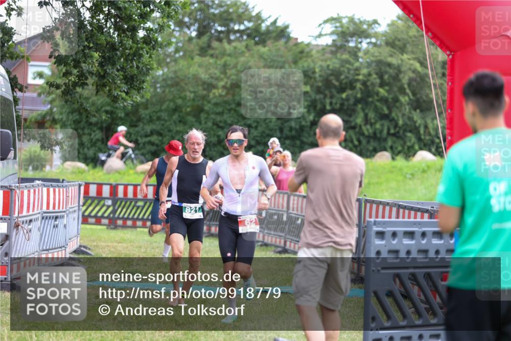 21.06.2026 - 29. Vierlanden-Triathlon Andreas Tolksdorf http://msf.ph/oto/9918779 21.06.2026 12:27:07 Ziel 45, 62, 76, 821 meine-sportfotos.de