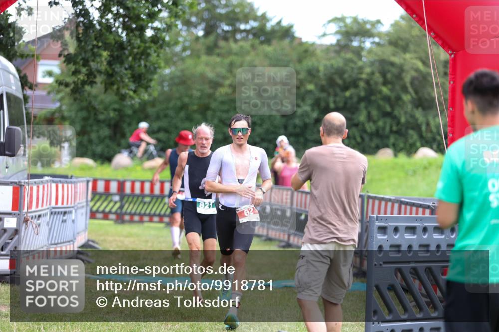 21.06.2026 - 29. Vierlanden-Triathlon Andreas Tolksdorf http://msf.ph/oto/9918781 21.06.2026 12:27:07 Ziel 45, 62, 76, 821 meine-sportfotos.de