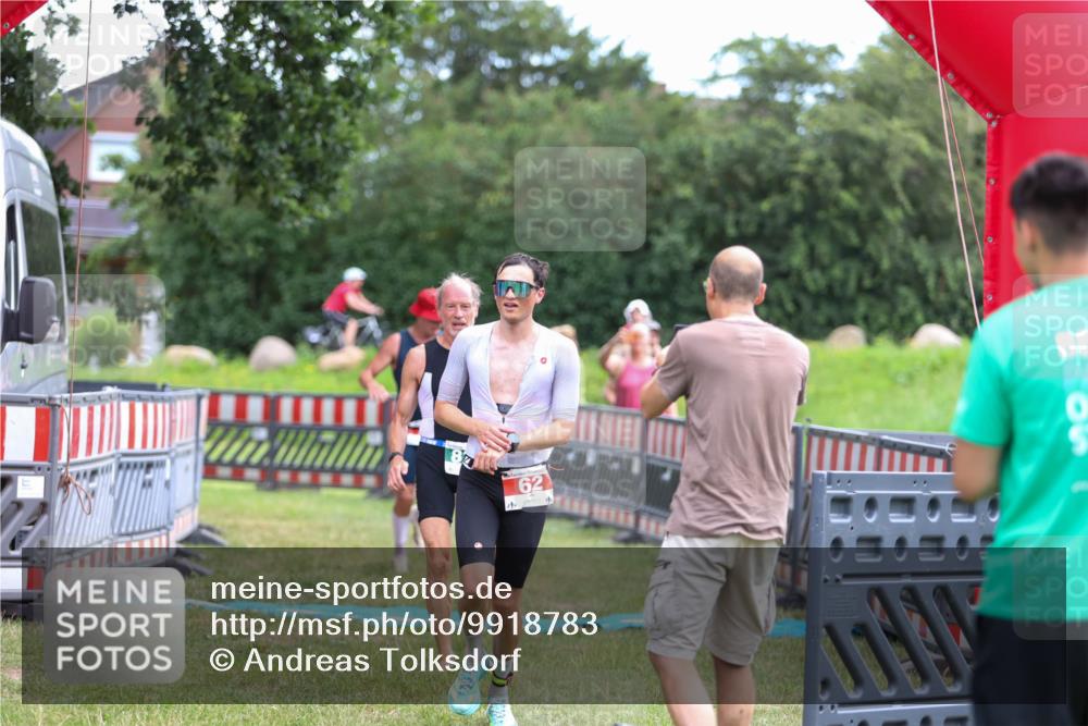 21.06.2026 - 29. Vierlanden-Triathlon Andreas Tolksdorf http://msf.ph/oto/9918783 21.06.2026 12:27:07 Ziel 45, 62, 76, 821 meine-sportfotos.de