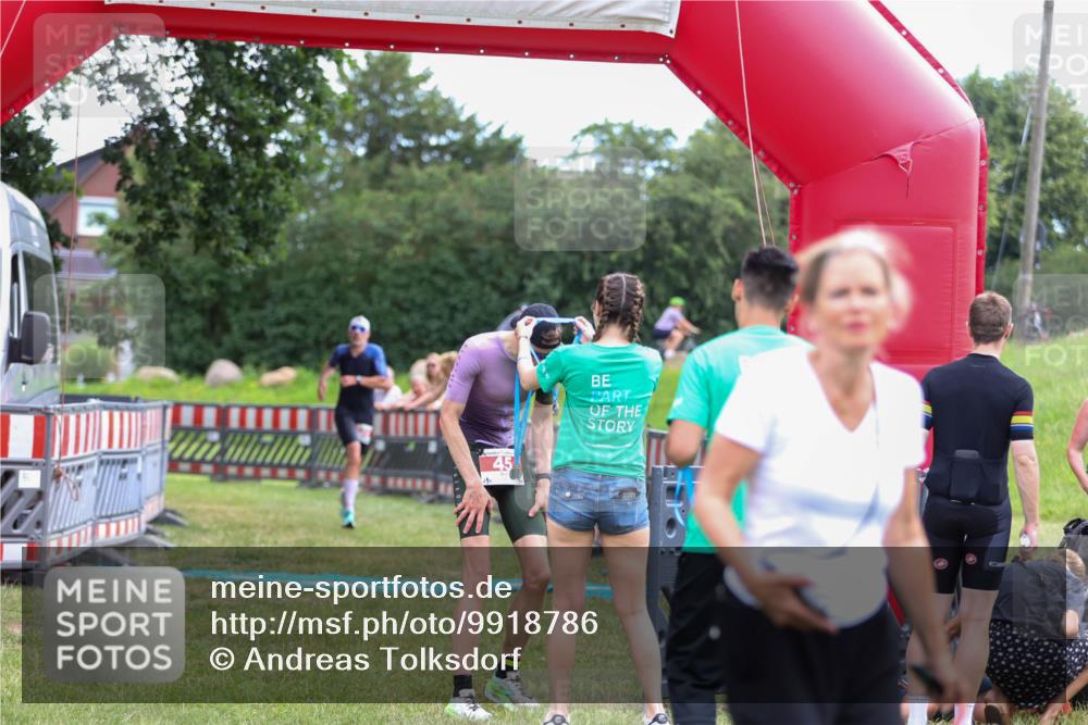 21.06.2026 - 29. Vierlanden-Triathlon Andreas Tolksdorf http://msf.ph/oto/9918786 21.06.2026 12:27:23 Ziel 184 meine-sportfotos.de