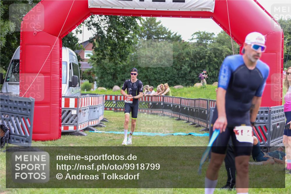 21.06.2026 - 29. Vierlanden-Triathlon Andreas Tolksdorf http://msf.ph/oto/9918799 21.06.2026 12:27:42 Ziel 61 meine-sportfotos.de