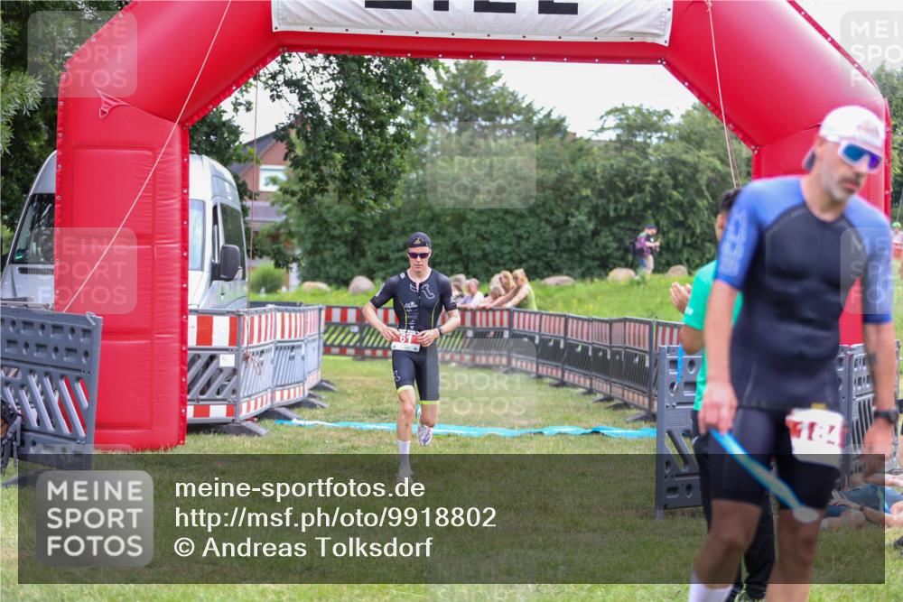 21.06.2026 - 29. Vierlanden-Triathlon Andreas Tolksdorf http://msf.ph/oto/9918802 21.06.2026 12:27:42 Ziel 61 meine-sportfotos.de