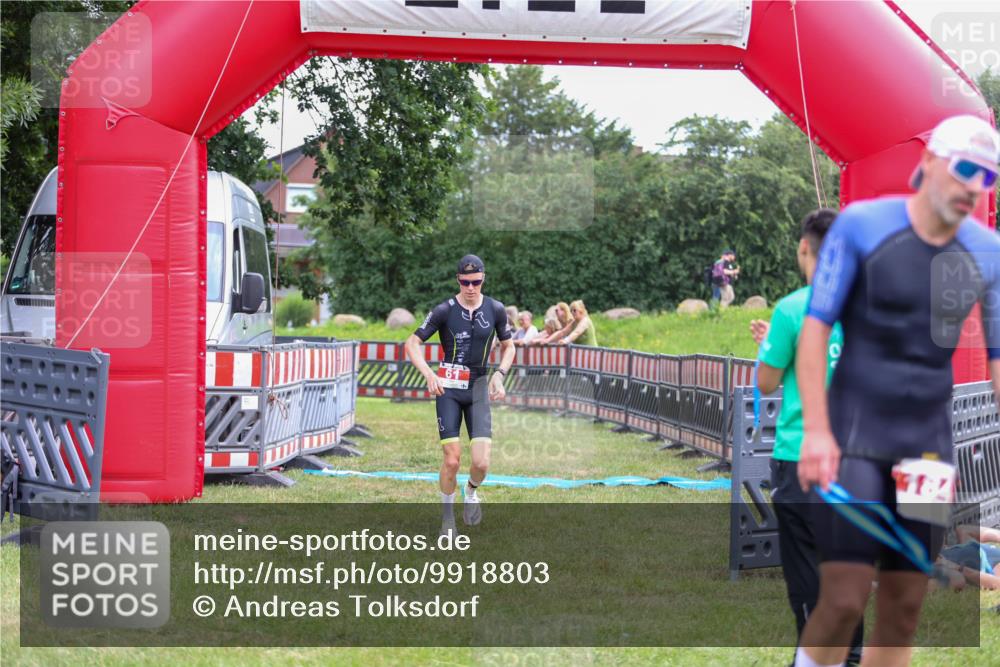 21.06.2026 - 29. Vierlanden-Triathlon Andreas Tolksdorf http://msf.ph/oto/9918803 21.06.2026 12:27:42 Ziel 61 meine-sportfotos.de