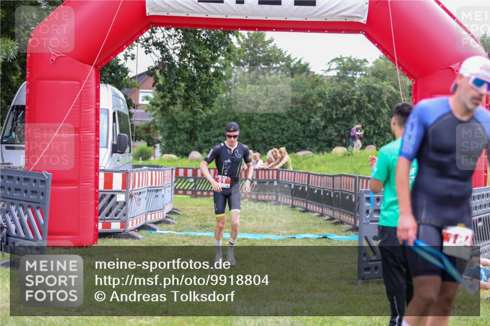 21.06.2026 - 29. Vierlanden-Triathlon Andreas Tolksdorf http://msf.ph/oto/9918804 21.06.2026 12:27:42 Ziel 61 meine-sportfotos.de