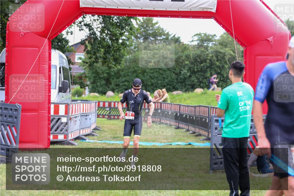 21.06.2026 - 29. Vierlanden-Triathlon Andreas Tolksdorf http://msf.ph/oto/9918808 21.06.2026 12:27:43 Ziel 61 meine-sportfotos.de