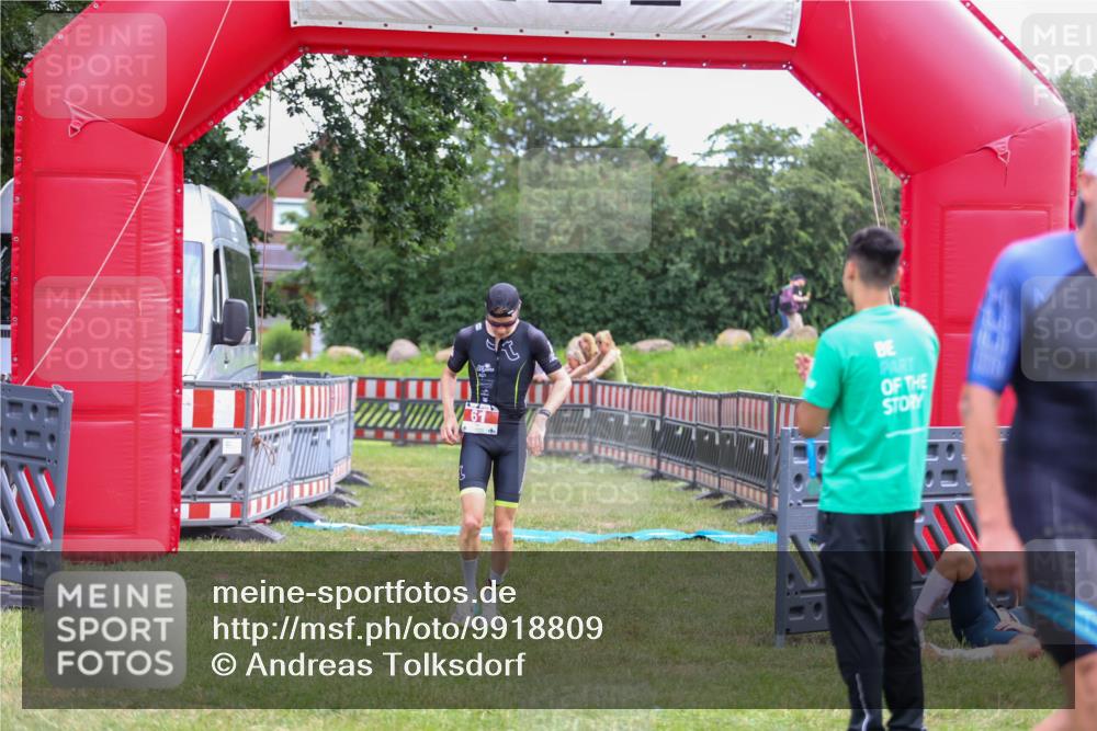 21.06.2026 - 29. Vierlanden-Triathlon Andreas Tolksdorf http://msf.ph/oto/9918809 21.06.2026 12:27:43 Ziel 61 meine-sportfotos.de