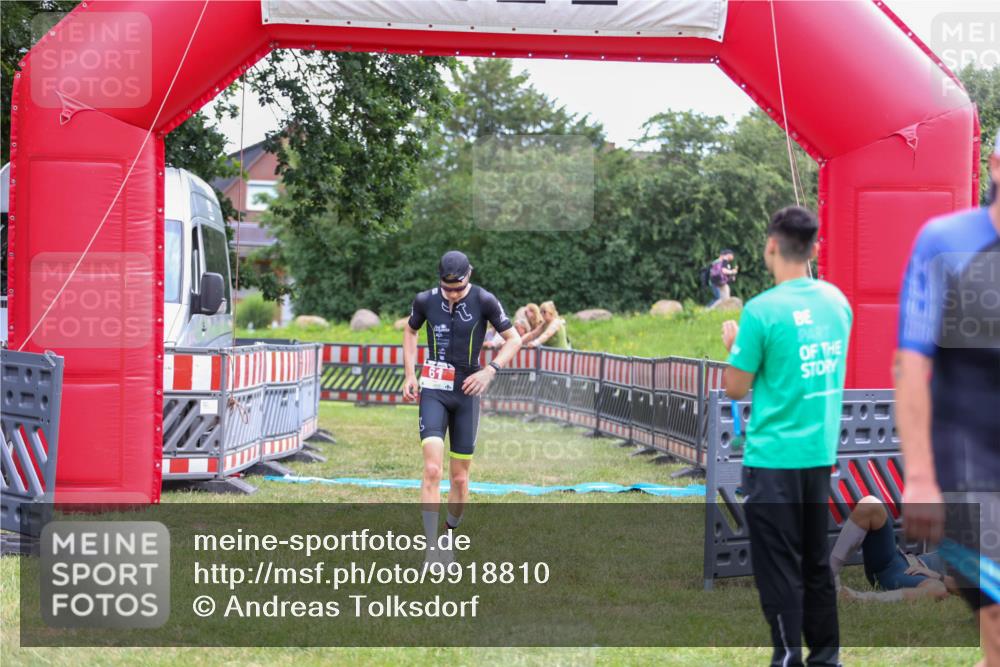 21.06.2026 - 29. Vierlanden-Triathlon Andreas Tolksdorf http://msf.ph/oto/9918810 21.06.2026 12:27:43 Ziel 61 meine-sportfotos.de