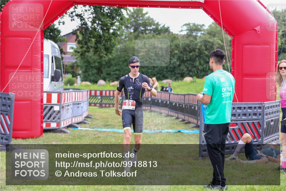 21.06.2026 - 29. Vierlanden-Triathlon Andreas Tolksdorf http://msf.ph/oto/9918813 21.06.2026 12:27:44 Ziel 61 meine-sportfotos.de