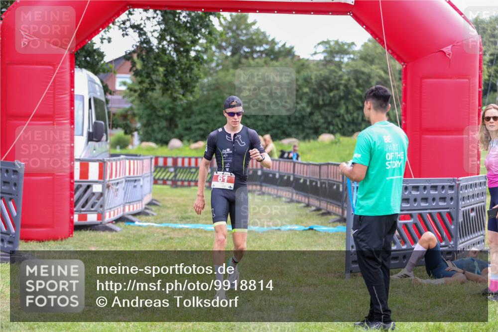 21.06.2026 - 29. Vierlanden-Triathlon Andreas Tolksdorf http://msf.ph/oto/9918814 21.06.2026 12:27:44 Ziel 61 meine-sportfotos.de